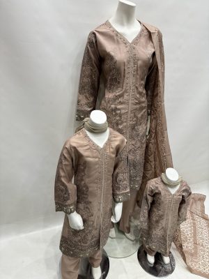 Alternative view of E25-D5 Mummy and Me Skin