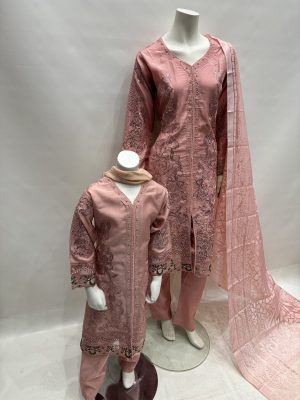 Alternative view of E25-D5 Mummy and Me Peach